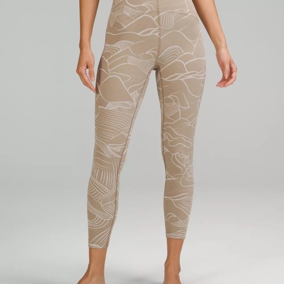 Lululemon InStill High-Rise Tight 24" | Size 10–12 | Asia Fit | Black - Picture 2 of 9